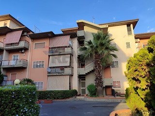 Quadrilocale in Vendita a Catania, 105'000&euro;, 90 m²