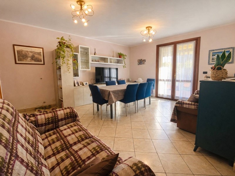 Trilocale in Vendita a Poggio Rusco, 139'000&euro;, 98 m²