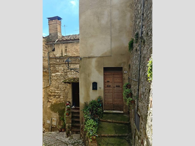 Trilocale in Vendita a Amelia, 35'000&euro;, 94 m²