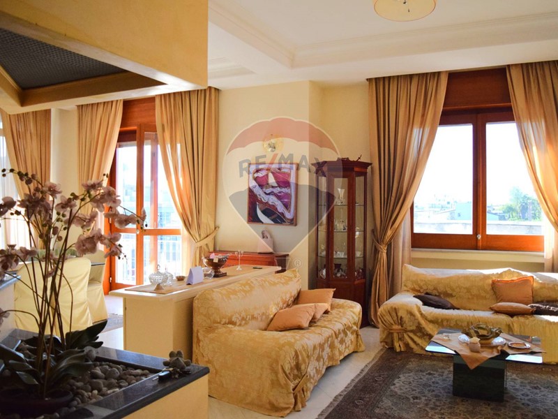 Appartamento in Affitto a San Giuseppe Vesuviano, 800&euro;, 220 m²