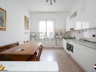 Appartamento in Vendita a Genova, 98'000&euro;, 71 m²