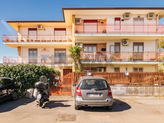 Trilocale in Vendita a Mascalucia, 137'000&euro;, 90 m²