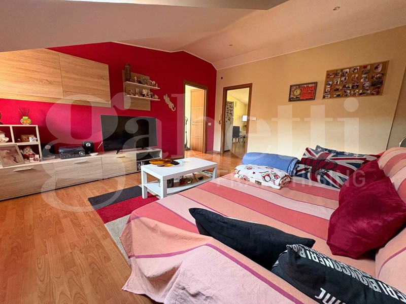 Quadrilocale in Vendita a Grinzane Cavour, 150'000&euro;, 95 m², con Box