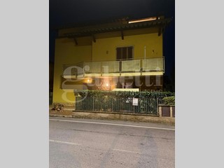 Trilocale in Vendita a Bastia Umbra, 125'000&euro;, 70 m², con Box