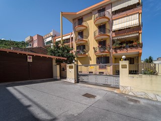 Appartamento in Vendita a Rometta, 275'000&euro;, 225 m², con Box