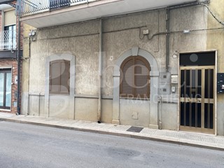 Quadrilocale in Vendita a Acquaviva delle Fonti, 80'000&euro;, 90 m²