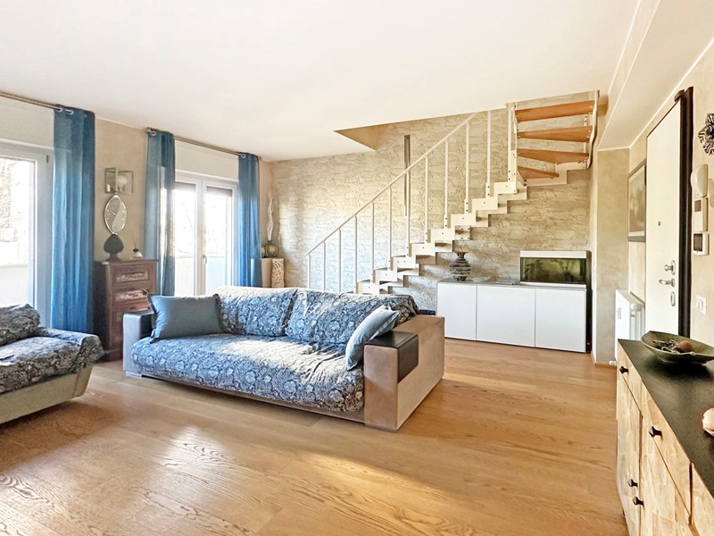 Attico in Vendita a Buccinasco, 555'000&euro;, 180 m², con Box