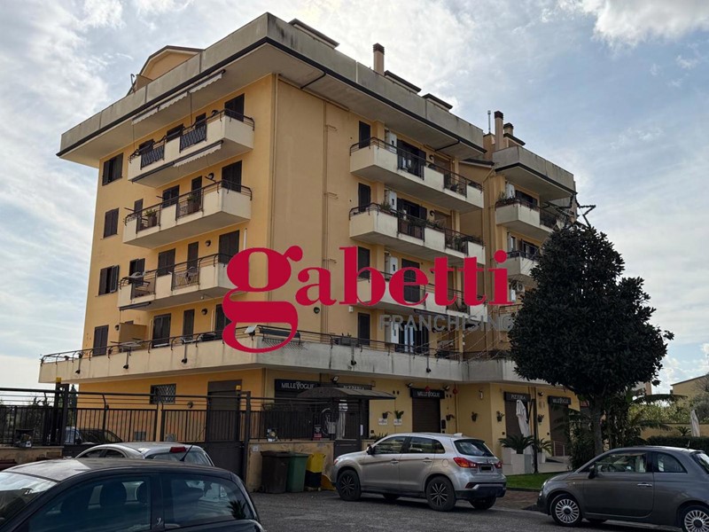 Quadrilocale in Affitto a San Nicola la Strada, 750&euro;, 137 m²