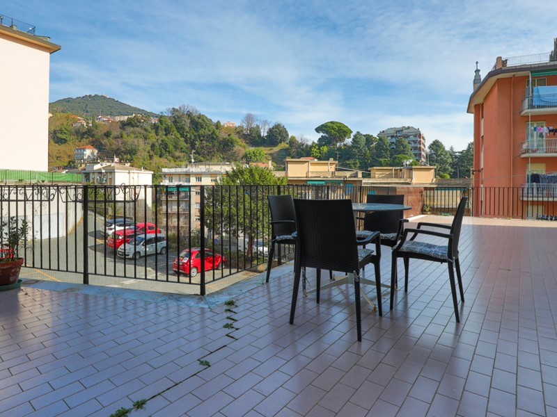 Appartamento in Vendita a Genova, zona Sestri Ponente, 129'000&euro;, 90 m²