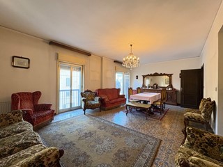 Appartamento in Vendita a Palermo, 309'000&euro;, 157 m², con Box