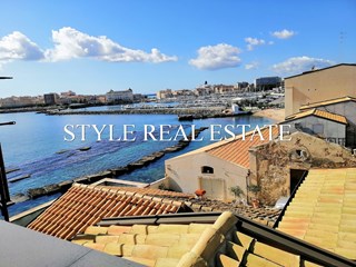 Appartamento in Vendita a Siracusa, zona BORGATA, 650'000&euro;, 268 m²