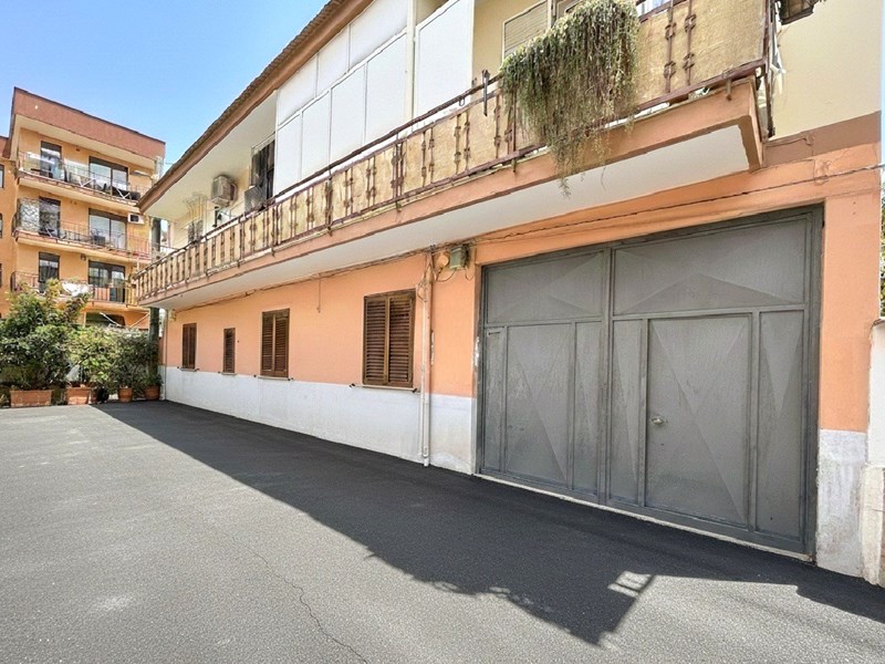 Quadrilocale in Vendita a Mondragone, zona VIA TESSAGLIA, 95'000&euro;, 90 m²