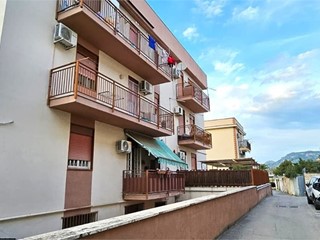 Trilocale in Vendita a Palermo, 128'000&euro;, 105 m²