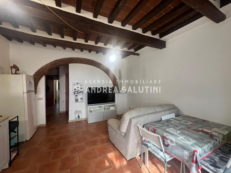 Trilocale in Vendita a Calcinaia, zona Fornacette, 94'000&euro;, 60 m², arredato