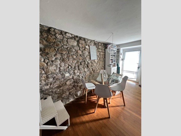 Trilocale in Vendita a Riccò del Golfo di Spezia, 95'000&euro;, 61 m², arredato