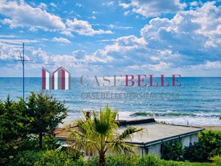 Appartamento in Vendita a Pietrasanta, zona Focette, 1'700'000&euro;, 130 m², arredato