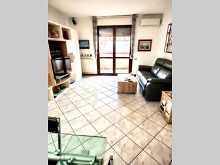 Appartamento in Vendita a Massa, zona Turano, 240'000&euro;, 120 m², con Box