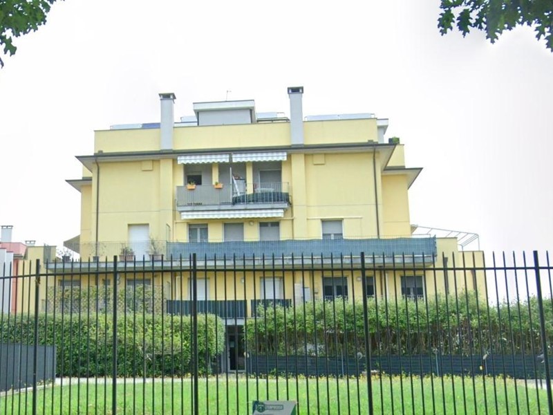 Trilocale in Vendita a Cerro Maggiore, 89'212&euro;, 120 m², con Box