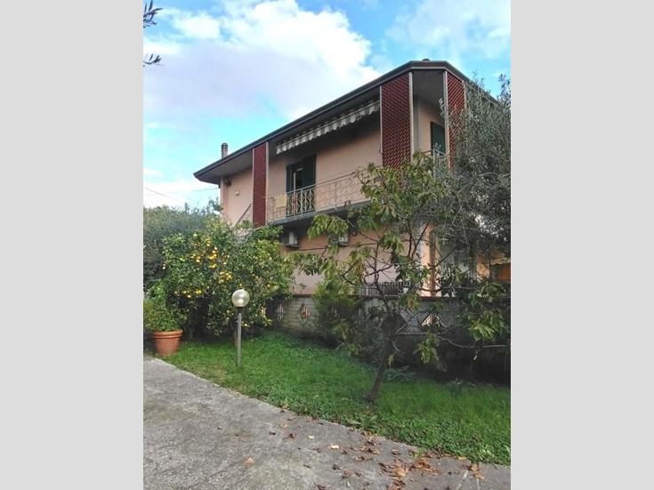 Quadrilocale in Vendita a Massa, zona Romagnano, 189'000&euro;, 90 m², con Box