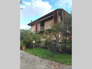 Quadrilocale in Vendita a Massa, zona Romagnano, 189'000&euro;, 90 m², con Box
