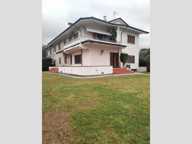 Appartamento in Vendita a Massa, 500'000&euro;, 210 m²