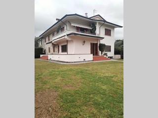 Appartamento in Vendita a Massa, 500'000&euro;, 210 m²