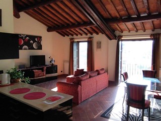 Trilocale in Vendita a Camaiore, 220'000&euro;, 81 m²