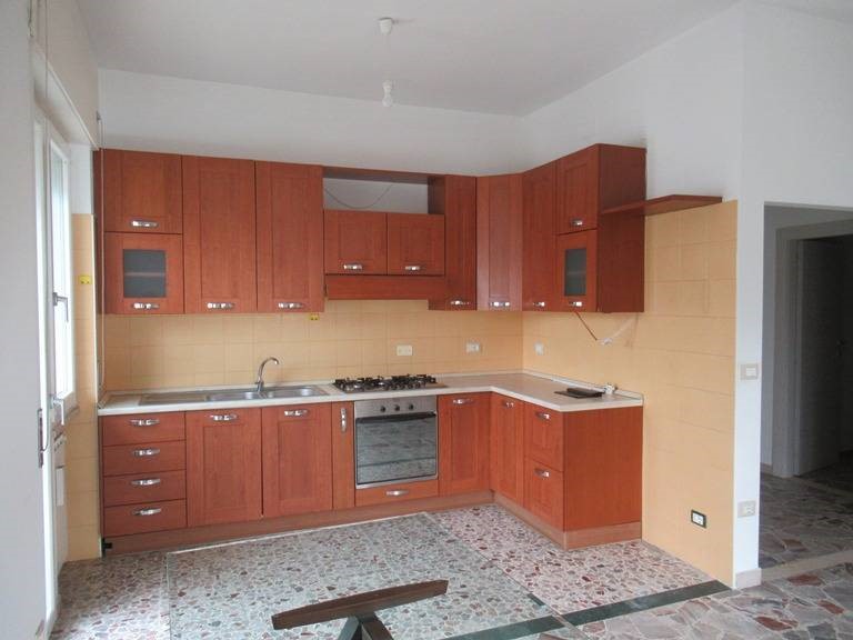 Trilocale in Affitto a Spoltore, 500&euro;, 82 m²