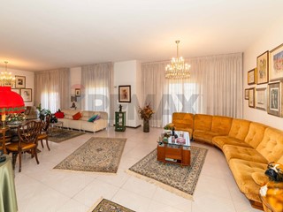 Appartamento in Vendita a Catania, 295'000&euro;, 230 m²