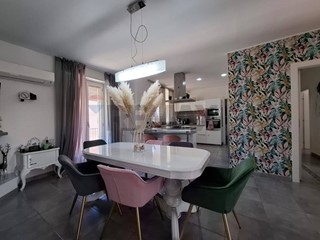 Appartamento in Vendita a Siracusa, 155'000&euro;, 165 m²