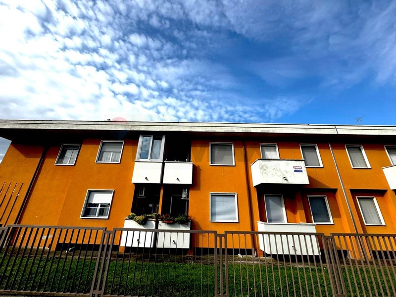 Appartamento in Vendita a Momo, 95'000&euro;, 108 m²