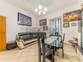 Trilocale in Vendita a Roma, 250'000&euro;, 95 m²