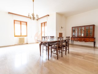 Appartamento in Vendita a Sassari, 212'000&euro;, 175 m²