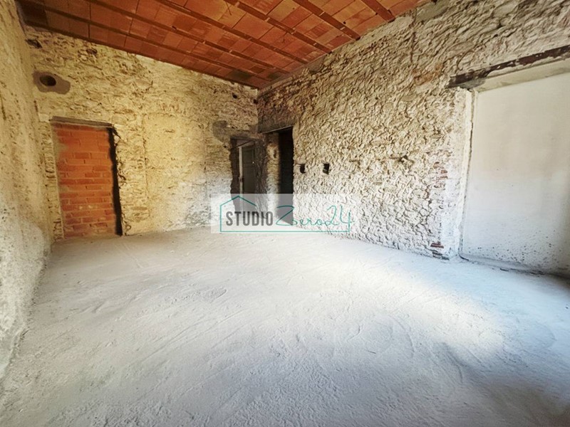 Appartamento in Vendita a Massa, 129'000&euro;, 142 m²