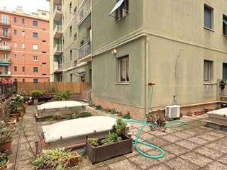 Appartamento in Vendita a Genova, 89'000&euro;, 73 m²