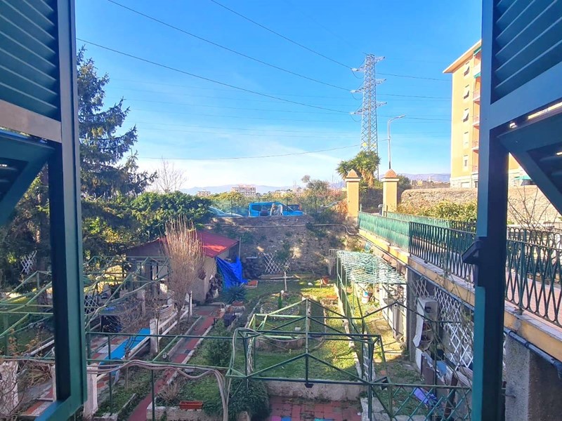 Appartamento in Vendita a Genova, 97'000&euro;, 114 m²