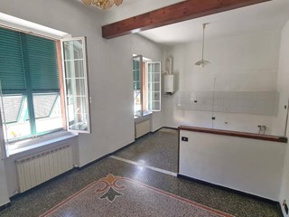 Appartamento in Vendita a Genova, 75'000&euro;, 98 m²