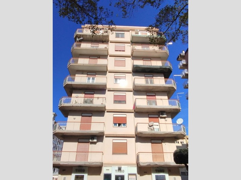Appartamento in Vendita a Palermo, 260'000&euro;, 200 m²