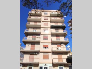 Appartamento in Vendita a Palermo, 260'000&euro;, 200 m²
