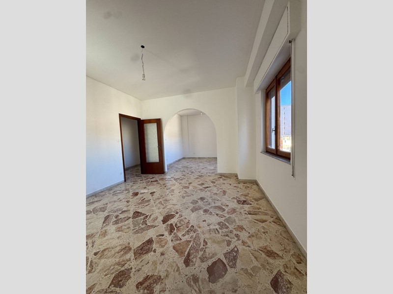 Appartamento in Affitto a Palermo, 800&euro;, 144 m²