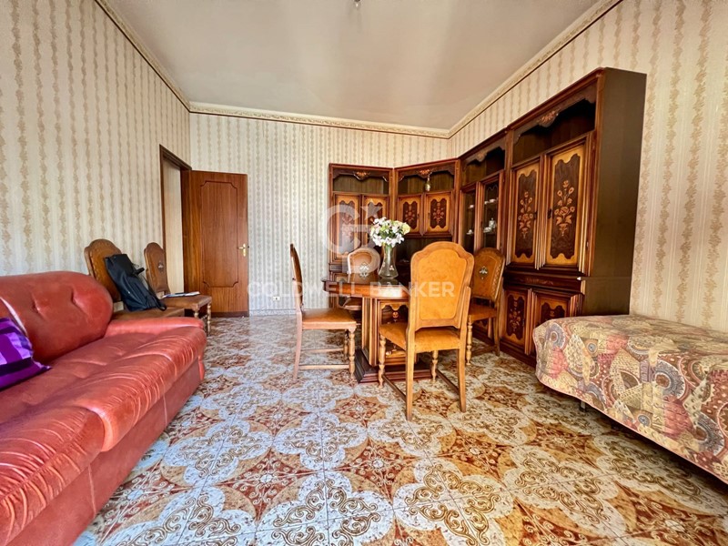 Quadrilocale in Vendita a Aci Catena, 69'000&euro;, 130 m²