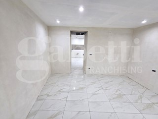 Monolocale in Vendita a Napoli, 30'000&euro;, 50 m²