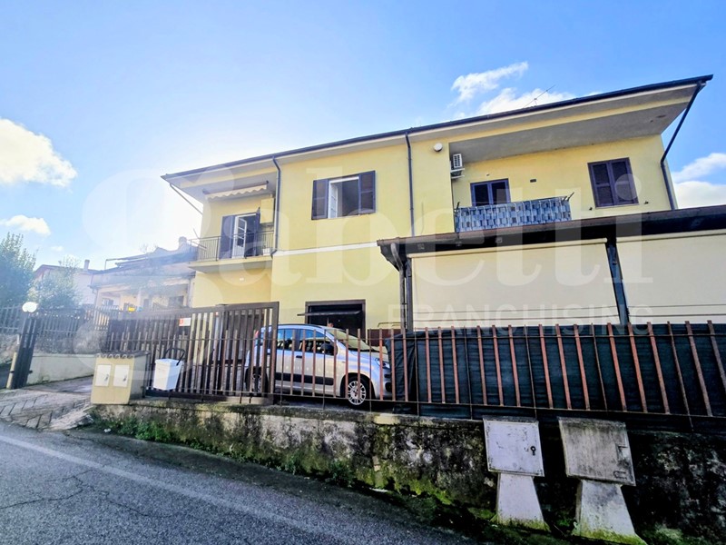 Trilocale in Vendita a Colleferro, 65'000&euro;, 60 m², con Box