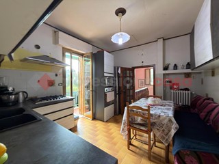 Quadrilocale in Vendita a Arezzo, 99'000&euro;, 182 m²