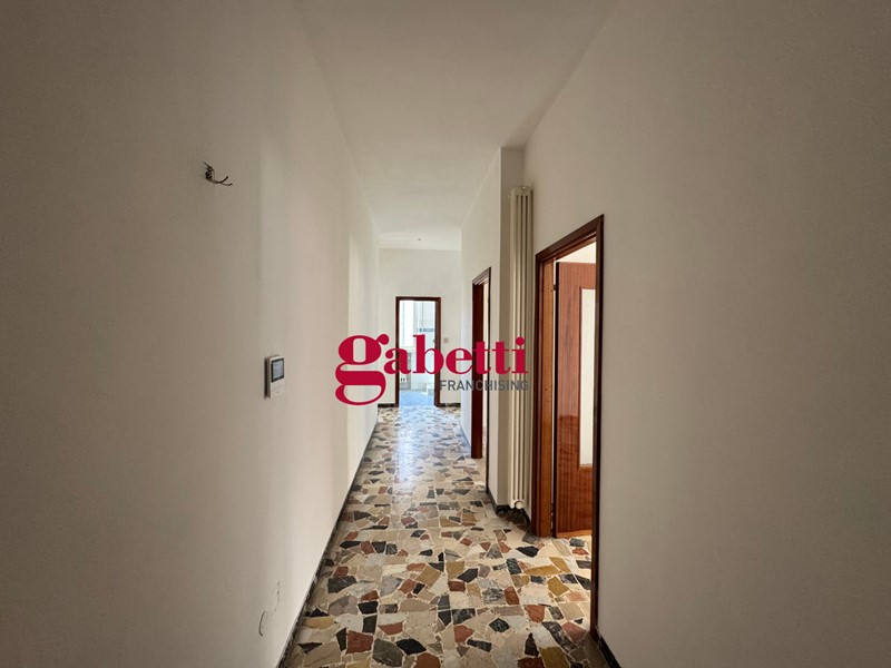 Trilocale in Vendita a Rimini, 240'000&euro;, 90 m², con Box