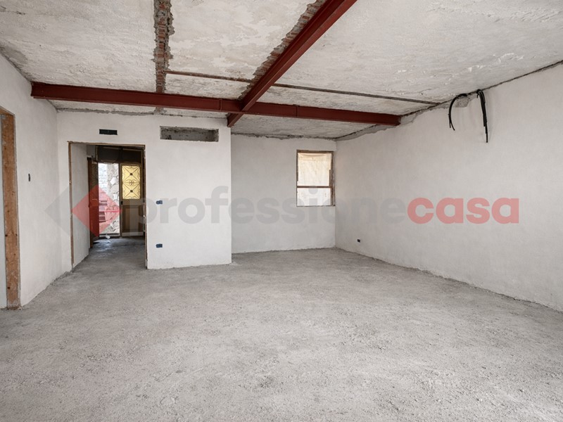 Appartamento in Vendita a Torre Cajetani, 85'000&euro;, 160 m²