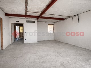 Appartamento in Vendita a Torre Cajetani, 85'000&euro;, 160 m²