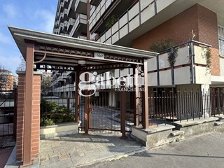 Appartamento in Vendita a Torino, 267'000&euro;, 130 m²