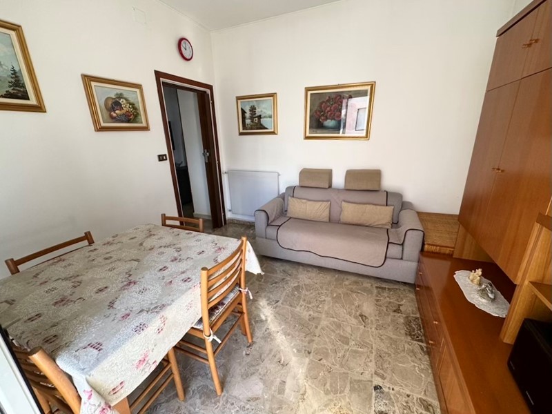 Bilocale in Vendita a Taggia, zona Arma Di Taggia, 170'000&euro;, 60 m², con Box