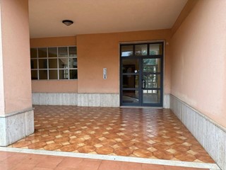Appartamento in Vendita a Siracusa, zona Panagia-Piazza delle Province, 130'000&euro;, 155 m²
